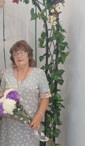 "С днём рождения." "С днём рождения.".